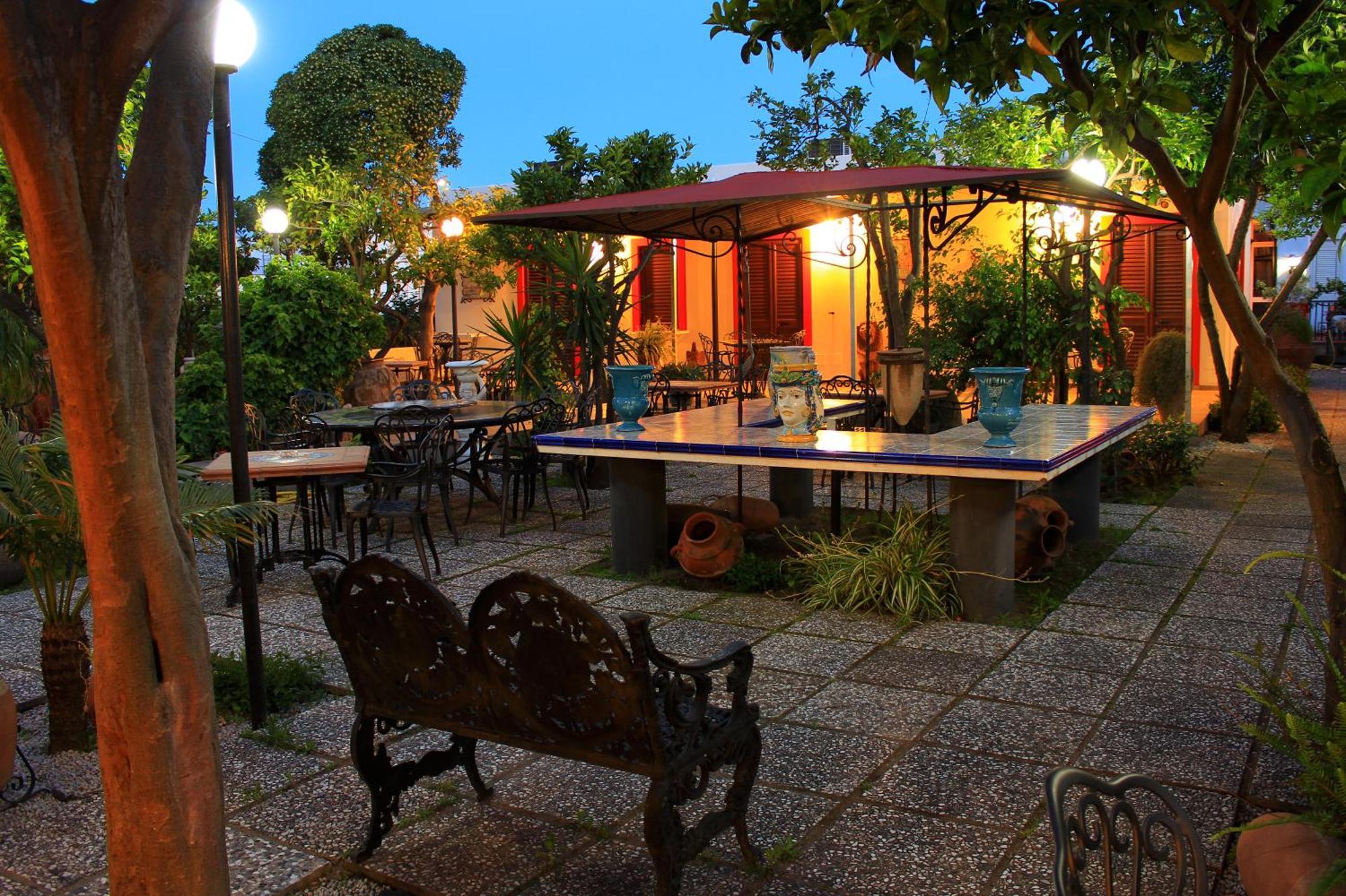 Oriente Hotel Lípara